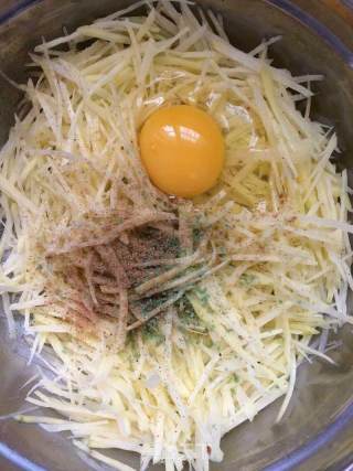 煎土豆饼的做法步骤：2