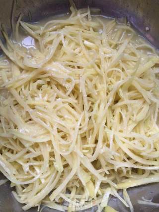 煎土豆饼的做法步骤：3