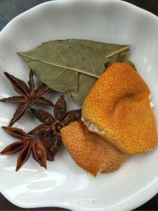 蕃茄炖牛腩的做法步骤：1