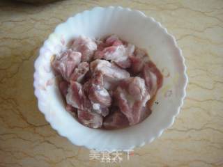 糖醋排骨的做法步骤：1