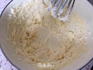 盈太美食俱乐部---迷你巧克力梅花派的做法步骤：2