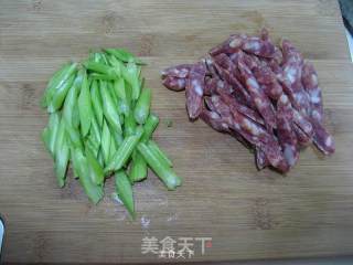 香肠煲仔饭的做法步骤：5