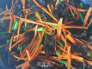 最简单家常鱼香肉丝的做法步骤：5