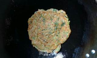胡萝卜青菜全麦煎饼的做法步骤：1