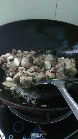 土豆炖鸡块的做法步骤：7