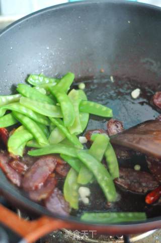 荷兰豆炒腊肠的做法步骤：4