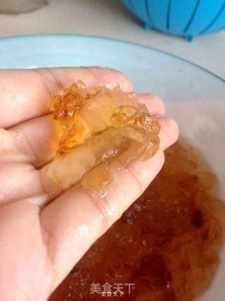 夏日甜蜜排毒佳品--桃胶水果羹的做法步骤：1