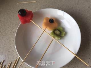 让幸福像花儿一样绽放！【西瓜盆栽水果拼盘】的做法步骤：10