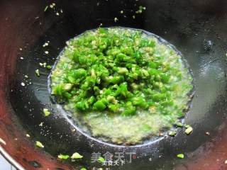 青椒炒空心菜梗的做法步骤：2