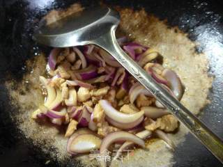 猪肉炒紫洋葱的做法步骤：8