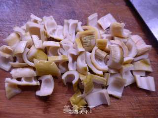 羊尾笋煮冬瓜的做法步骤：2
