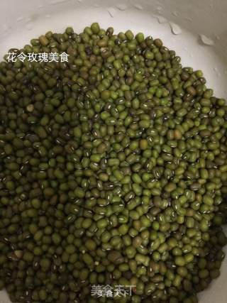 经典解暑绿豆沙的做法步骤：1