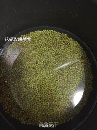 经典解暑绿豆沙的做法步骤：2