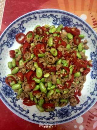 猪小肠炒毛豆的做法步骤：1