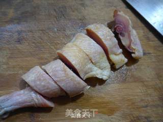 青菜腊鸡腿排骨汤的做法步骤：2
