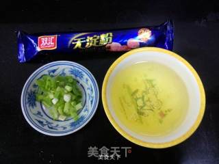 火腿肠蛋白卷的做法步骤：1