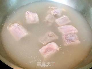 可媲美糖醋排骨的流行菜式：可乐排骨的做法步骤：3