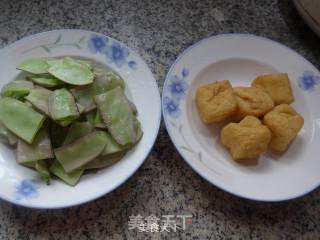 油豆腐炒扁豆的做法步骤：1