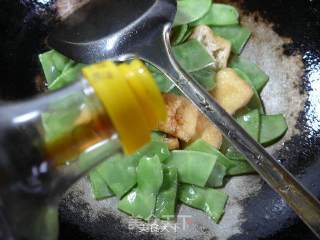 油豆腐炒扁豆的做法步骤：7
