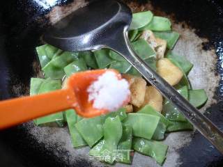 油豆腐炒扁豆的做法步骤：8