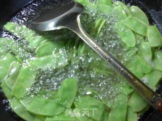 五花肉炒扁豆的做法步骤：2