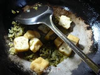 雪菜油豆腐汤面的做法步骤：3
