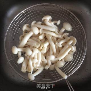 白玉菇炒腊肠的做法步骤：5