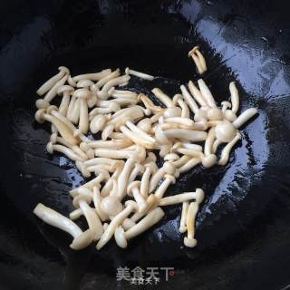 白玉菇炒腊肠的做法步骤：7