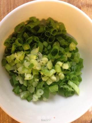 烙葱花饼的做法步骤：3