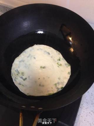烙葱花饼的做法步骤：9