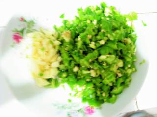 青椒炒茄条的做法步骤：3