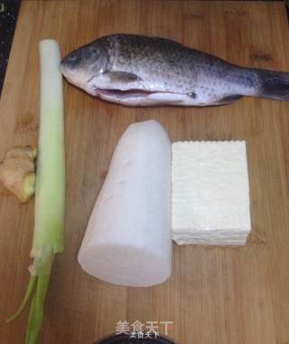鲫鱼豆腐萝卜汤的做法步骤：1