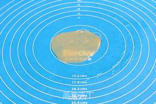 自己在家制作美味可口的广式月饼的做法步骤：7