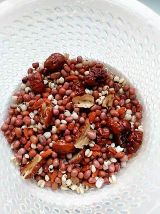 简易营养早餐——红枣薏米红豆浆+馒头汉堡的做法步骤：2