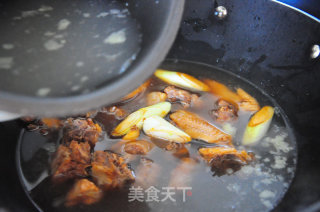 榆黄菇红烧鸡块的做法步骤：4