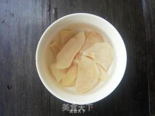 广东靓汤：熬夜必备花旗参响螺片汤的做法步骤：1