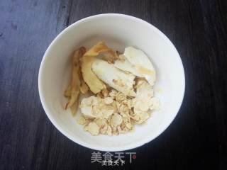 广东靓汤：熬夜必备花旗参响螺片汤的做法步骤：4