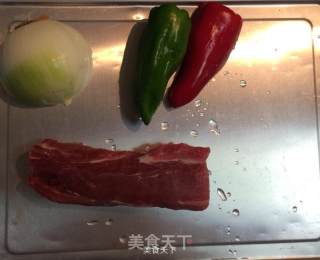溜肉段的做法步骤：1