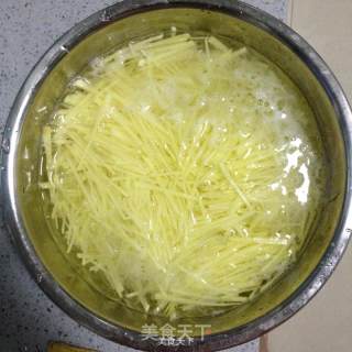 麻香凉拌土豆丝的做法步骤：1