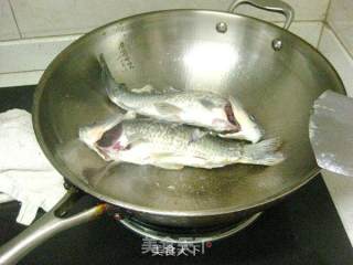 红烧鲫鱼的做法步骤：5
