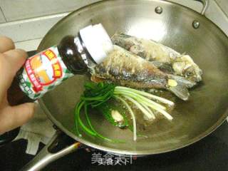 红烧鲫鱼的做法步骤：9