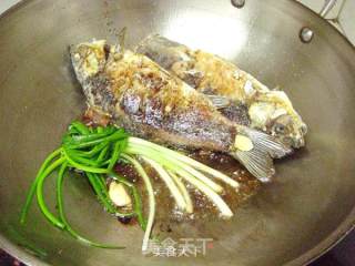 红烧鲫鱼的做法步骤：10