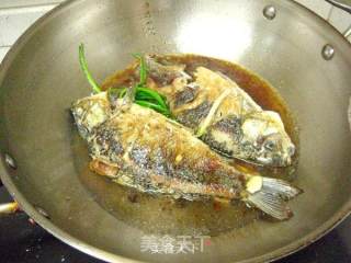 红烧鲫鱼的做法步骤：11