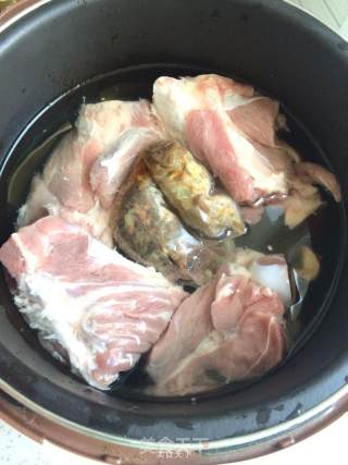 海带香菇炖大骨汤的做法步骤：5