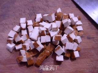 雪菜香干炒毛豆的做法步骤：3