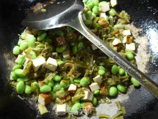 雪菜香干炒毛豆的做法步骤：10