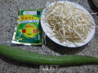 榨菜丝丝瓜汤面的做法步骤：1