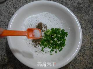 椒盐香葱糯米条的做法步骤：5