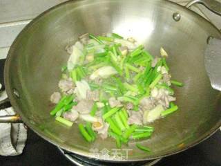 蒜条炒肉的做法步骤：8