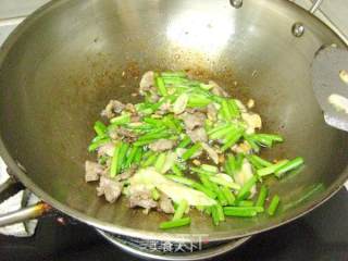 蒜条炒肉的做法步骤：11